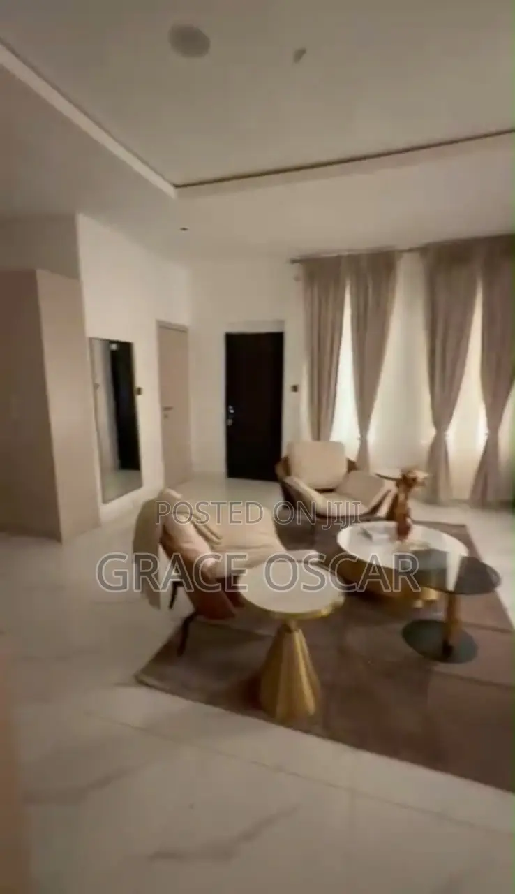 3bdrm Apartment in Ogombo for sale in Ogombo