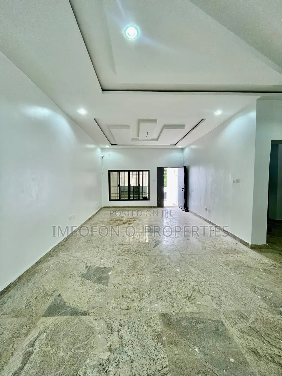 5bdrm Duplex in Bunkoro for sale in Bunkoro