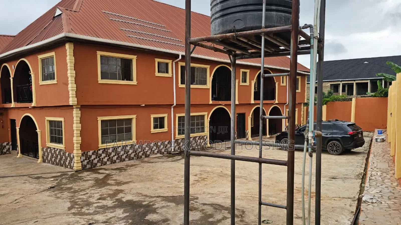 4bdrm Block of Flats in Old Ife Road, Alakia for sale in Alakia