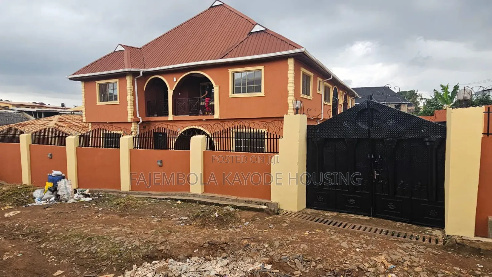 4bdrm Block of Flats in Old Ife Road, Alakia for sale in Alakia