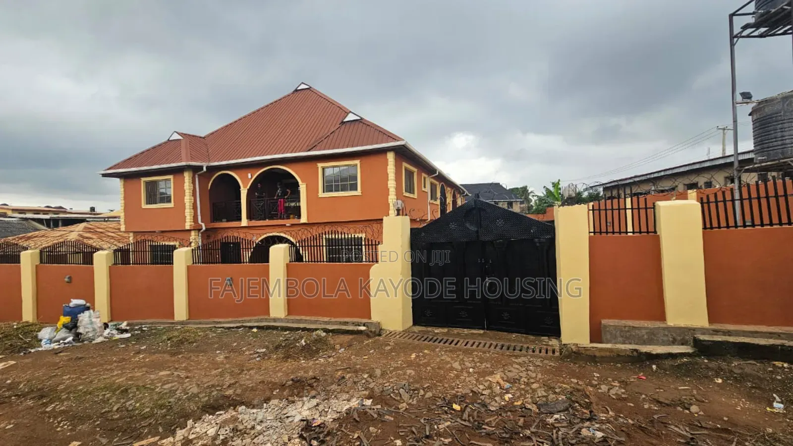 4bdrm Block of Flats in Old Ife Road, Alakia for sale in Alakia