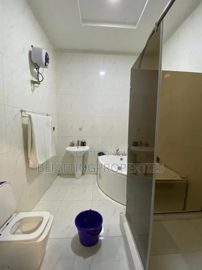 5bdrm Duplex in Osapa london for sale in Osapa london