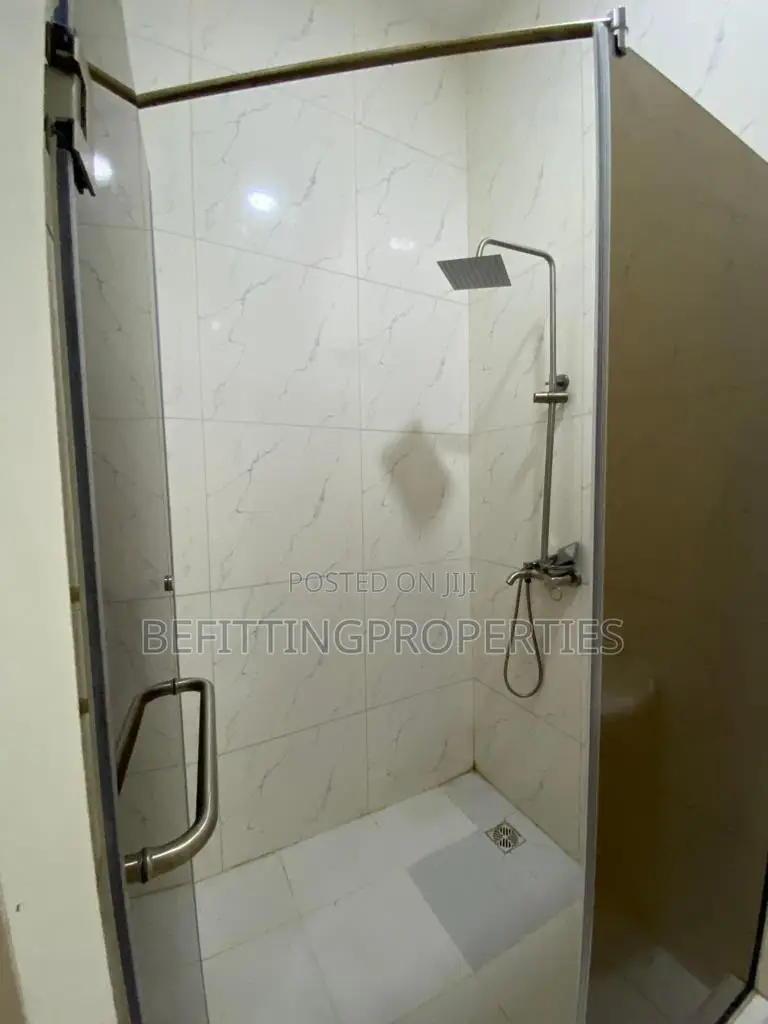 5bdrm Duplex in Osapa london for sale in Osapa london