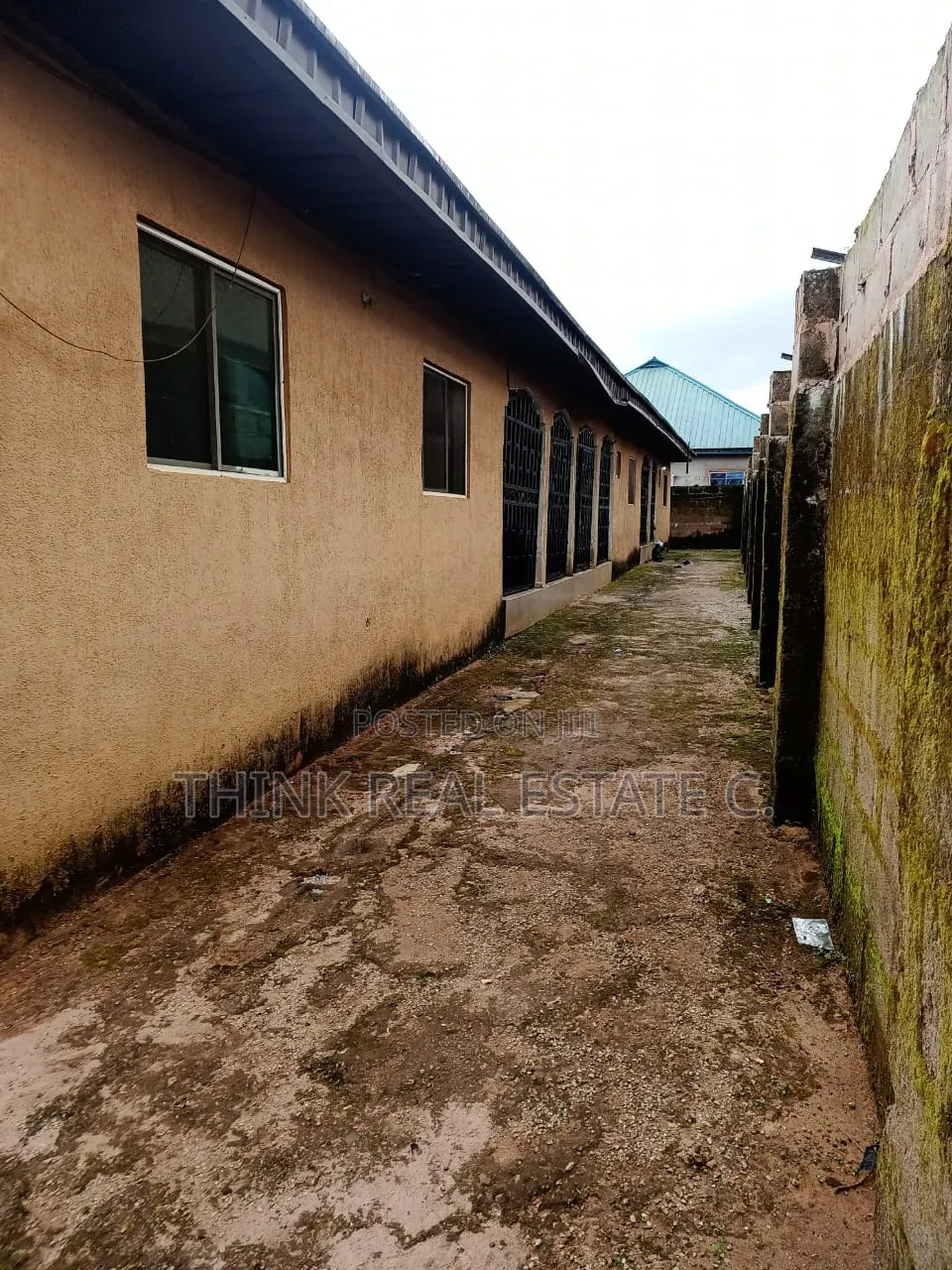 3bdrm Block of Flats in Isihor, Benin City for sale in Benin City