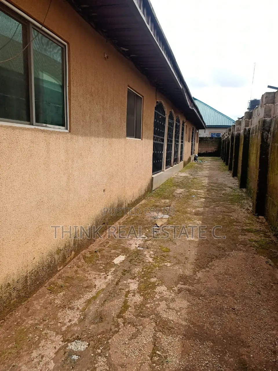 3bdrm Block of Flats in Isihor, Benin City for sale in Benin City