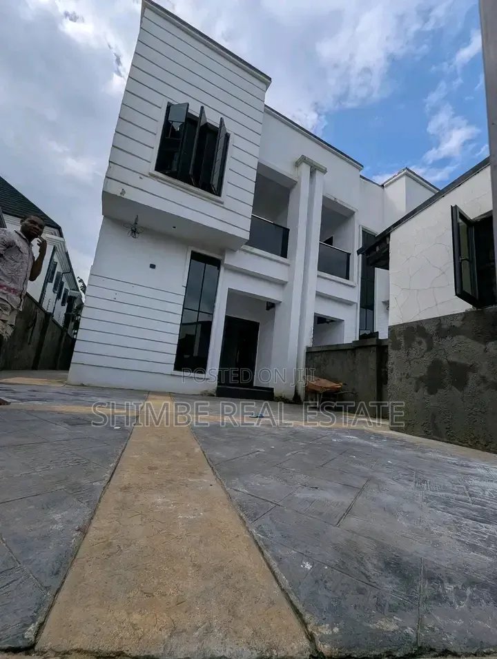 3bdrm Duplex in Shelter Afrique, Uyo for sale in Uyo