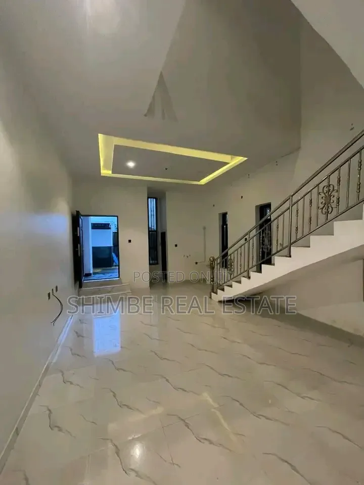 3bdrm Duplex in Shelter Afrique, Uyo for sale in Uyo