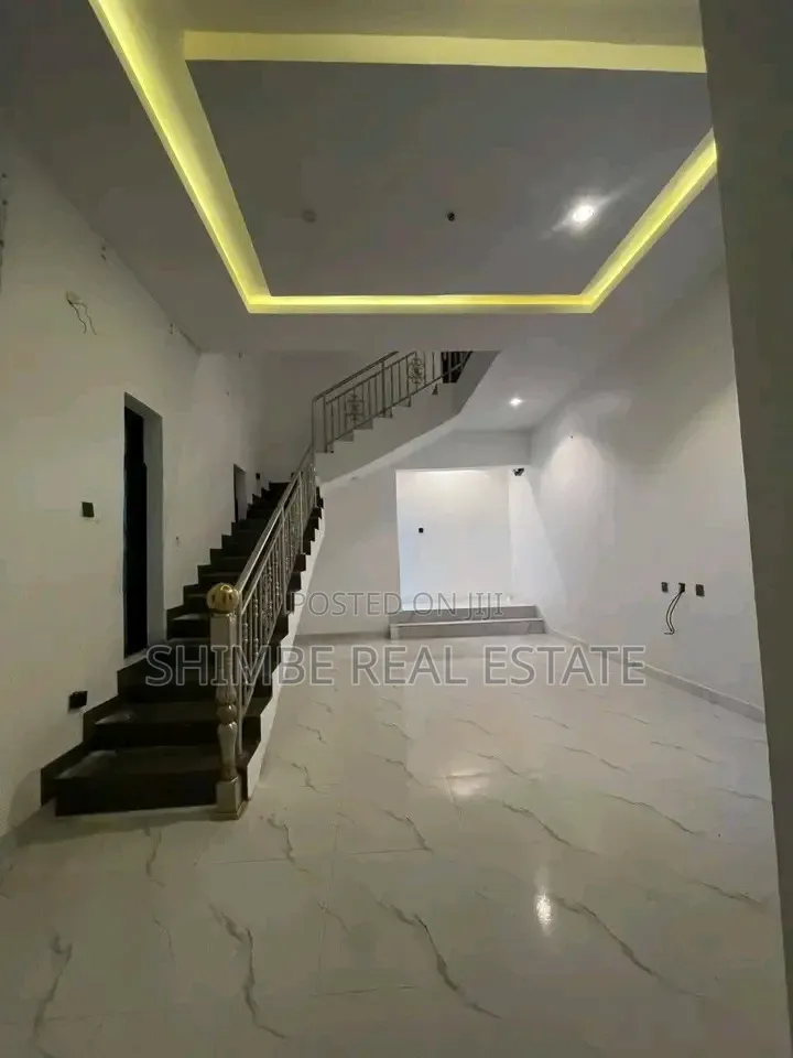 3bdrm Duplex in Shelter Afrique, Uyo for sale in Uyo