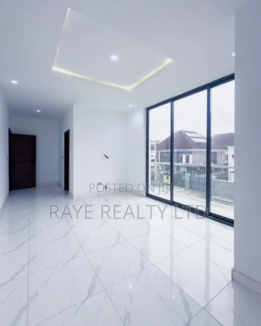 3bdrm Apartment in Lekki Phase 1 for sale in Lekki Phase 1