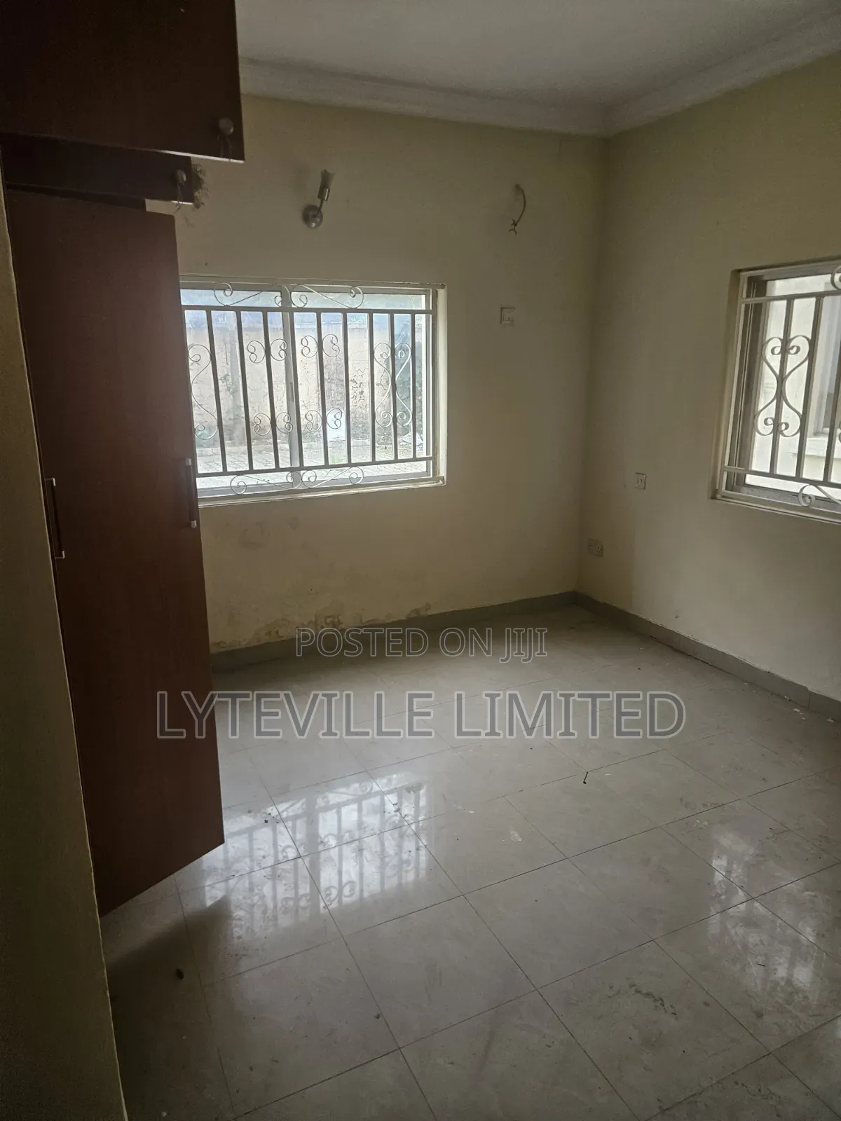 Renovated Office Flat Space in Utako