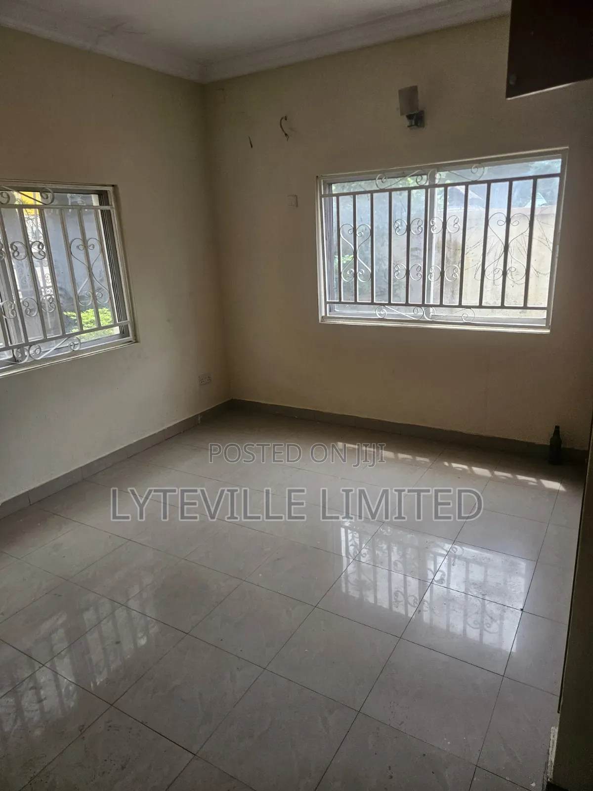 Renovated Office Flat Space in Utako