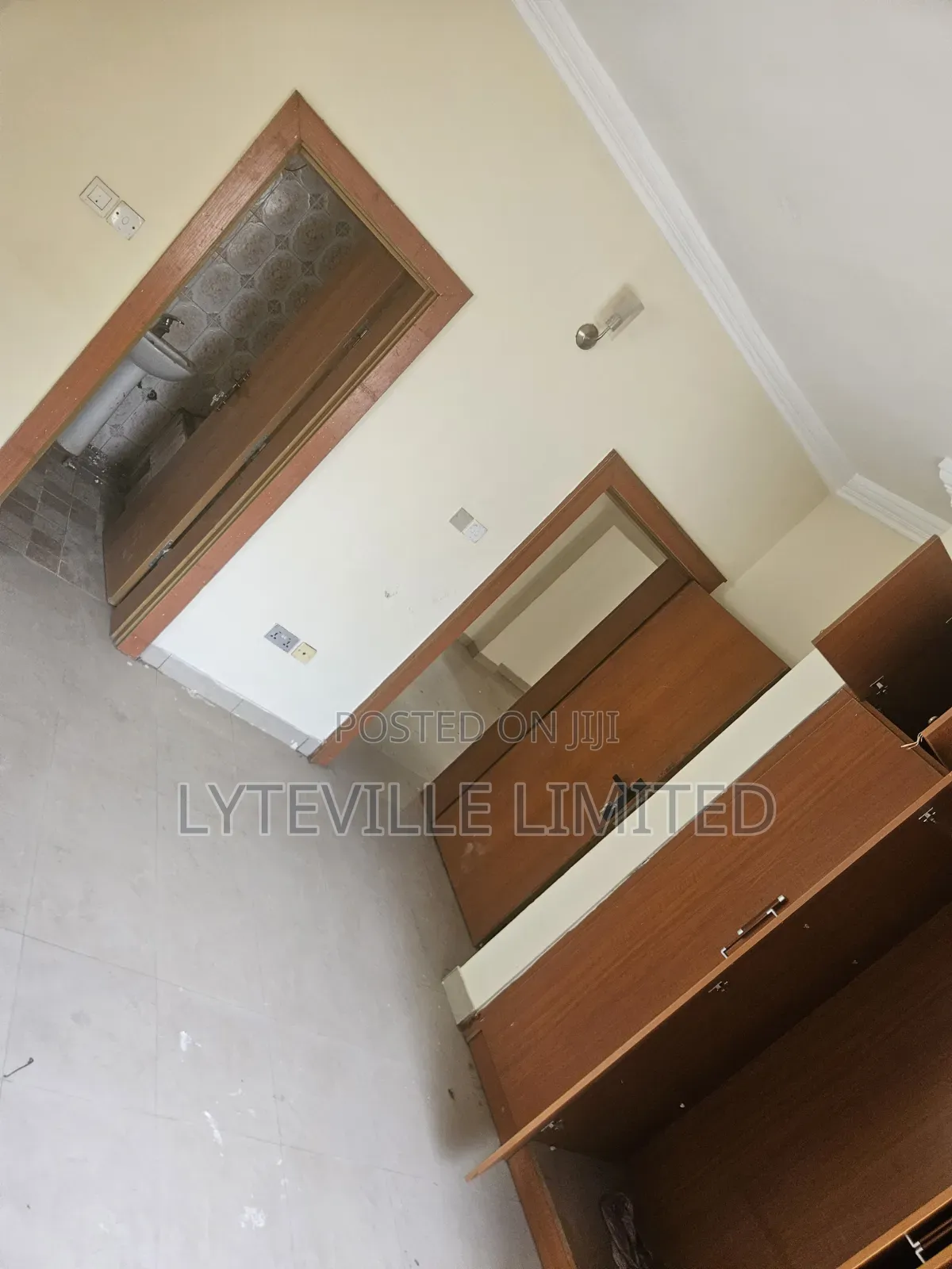 Renovated Office Flat Space in Utako