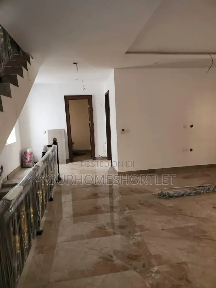 Six Bedroom Fully Detached Duplex With 2 Lounges in Ikeja GRA