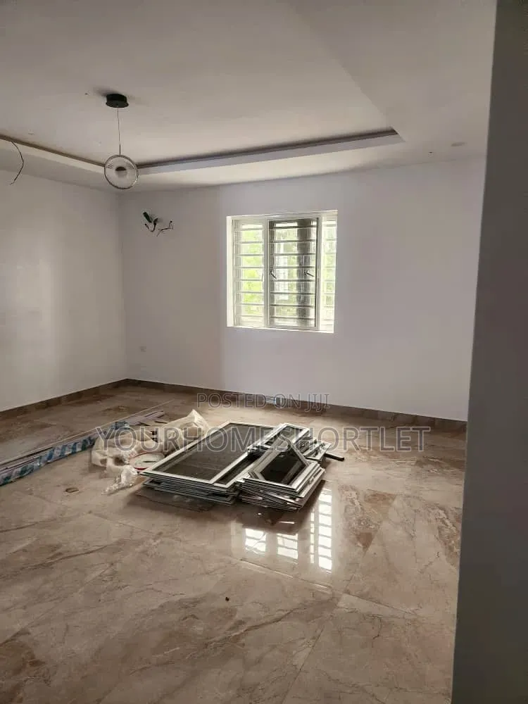 Six Bedroom Fully Detached Duplex With 2 Lounges in Ikeja GRA