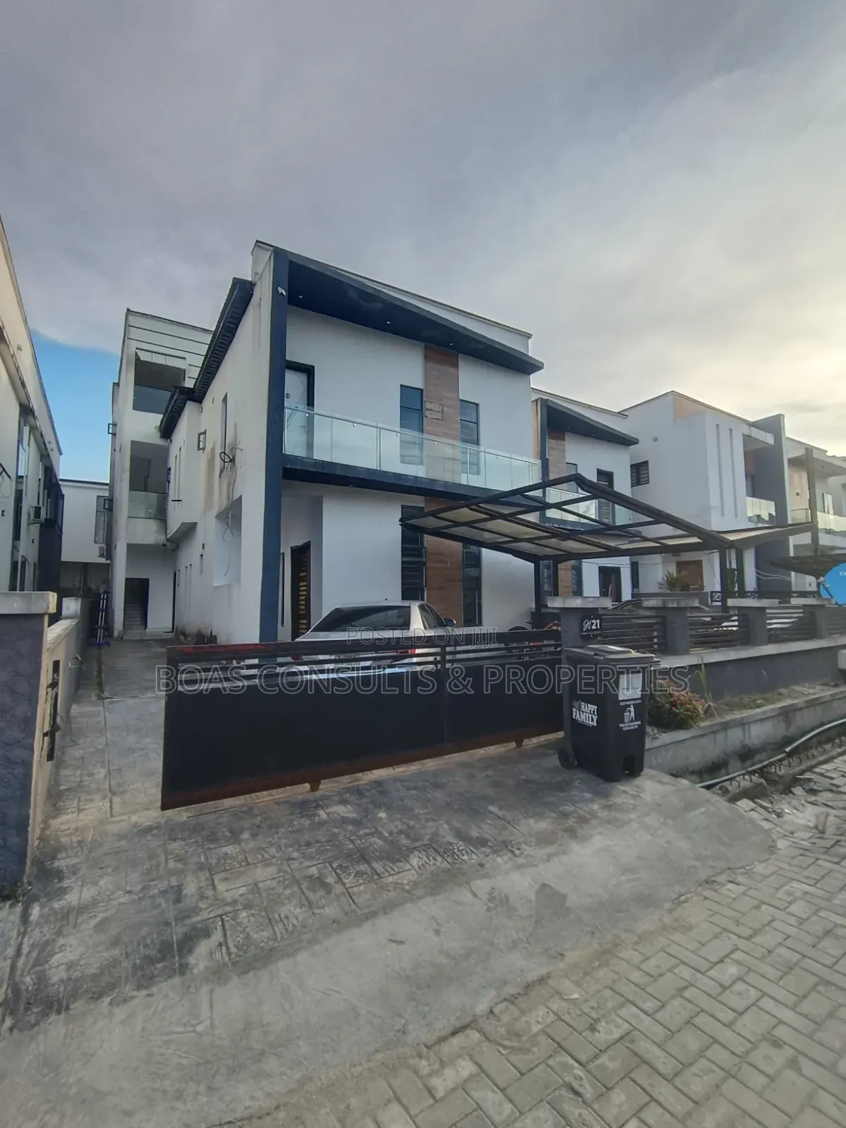 4bdrm Duplex in Chevron for rent in Chevron