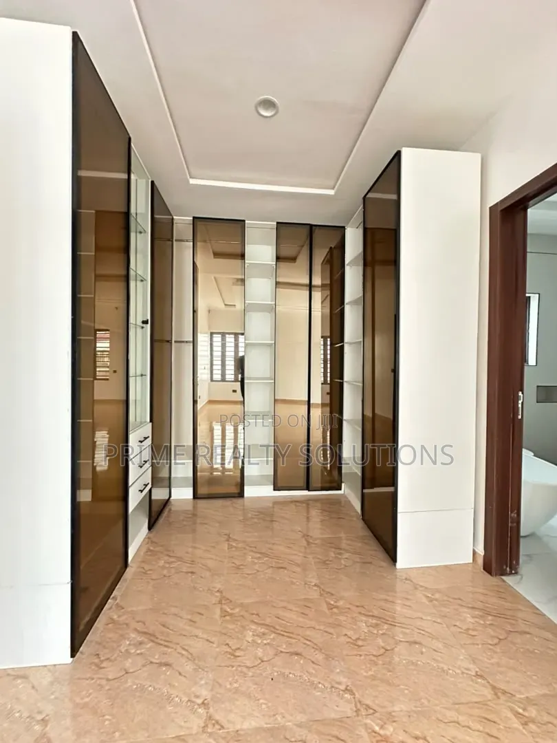 5bdrm Duplex in Osapa london for sale in Osapa london