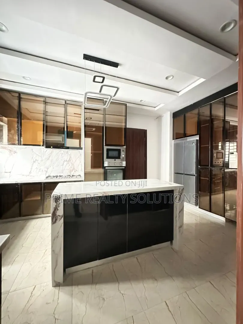 5bdrm Duplex in Osapa london for sale in Osapa london