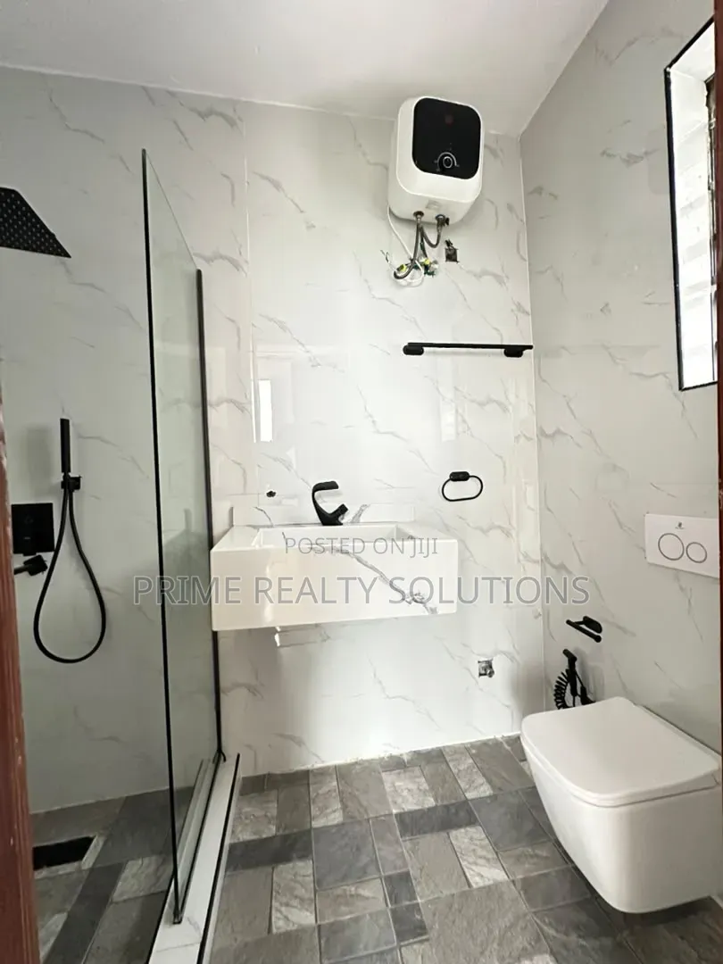 5bdrm Duplex in Osapa london for sale in Osapa london
