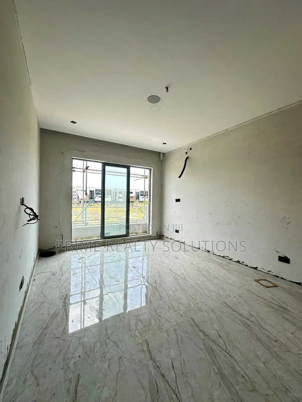 3bdrm Apartment in Ikate for sale in Ikate