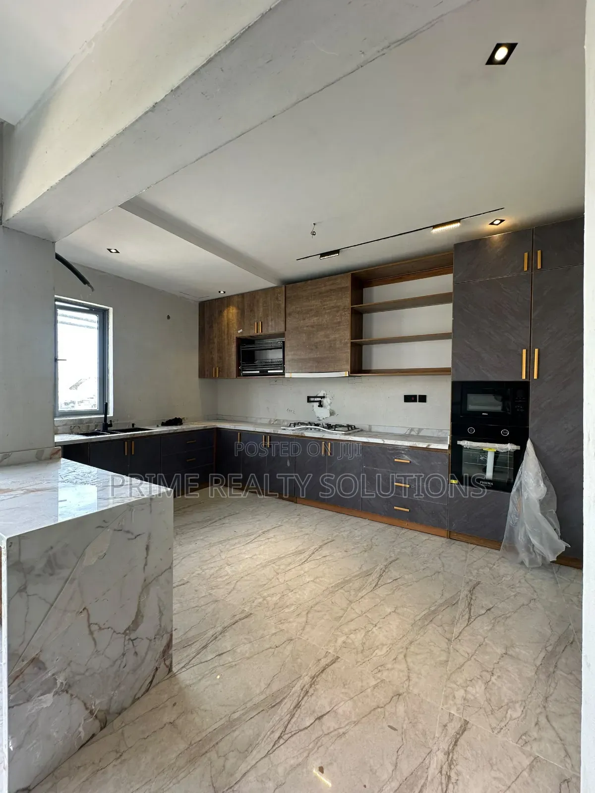 3bdrm Apartment in Ikate for sale in Ikate