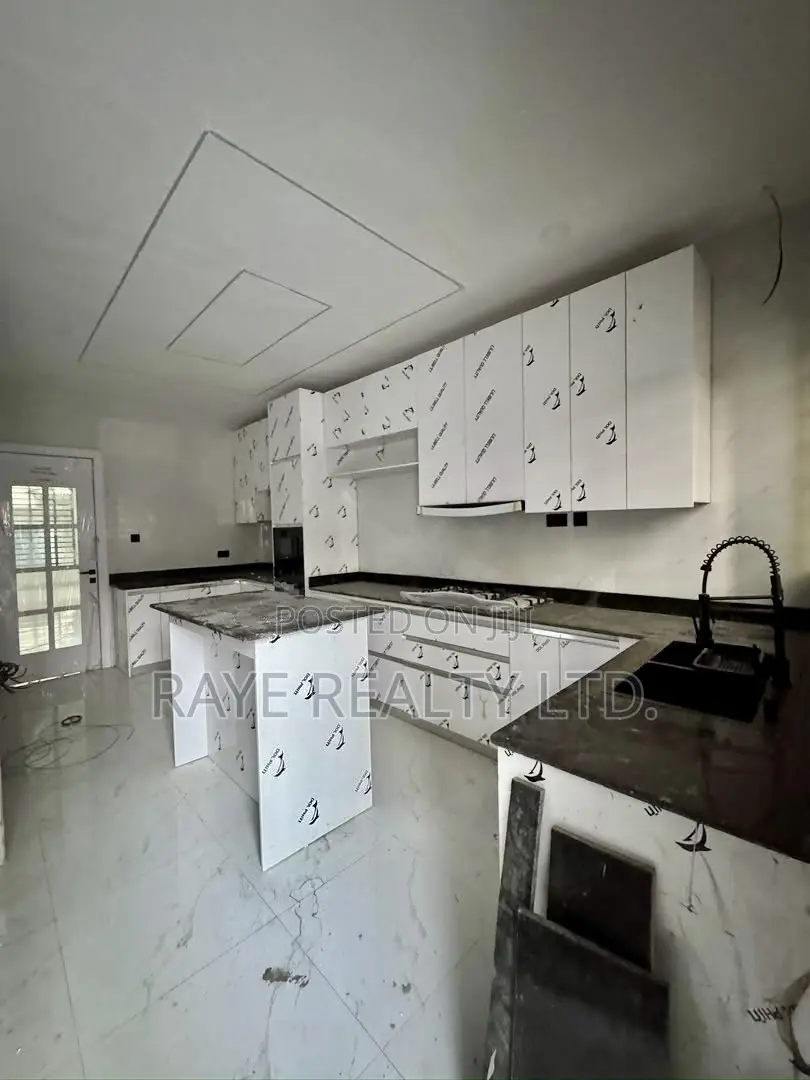 5bdrm Duplex in Afra Estate, Adeniyi Jones for sale in Adeniyi Jones