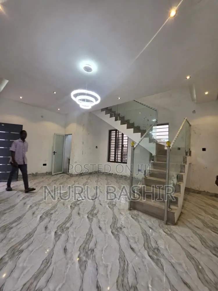 3bdrm Duplex in Lere Adigun, Basorun for rent in Basorun