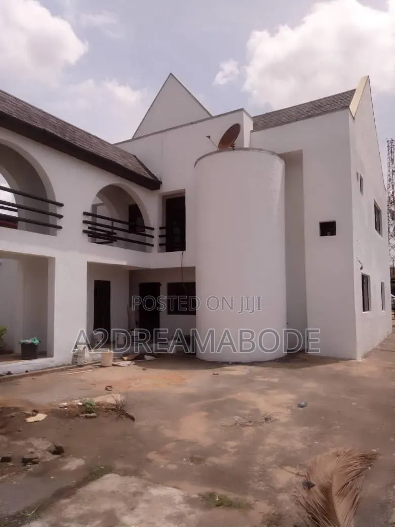 Exclusive Commercial Property in Ikorodu Road / Ilupeju