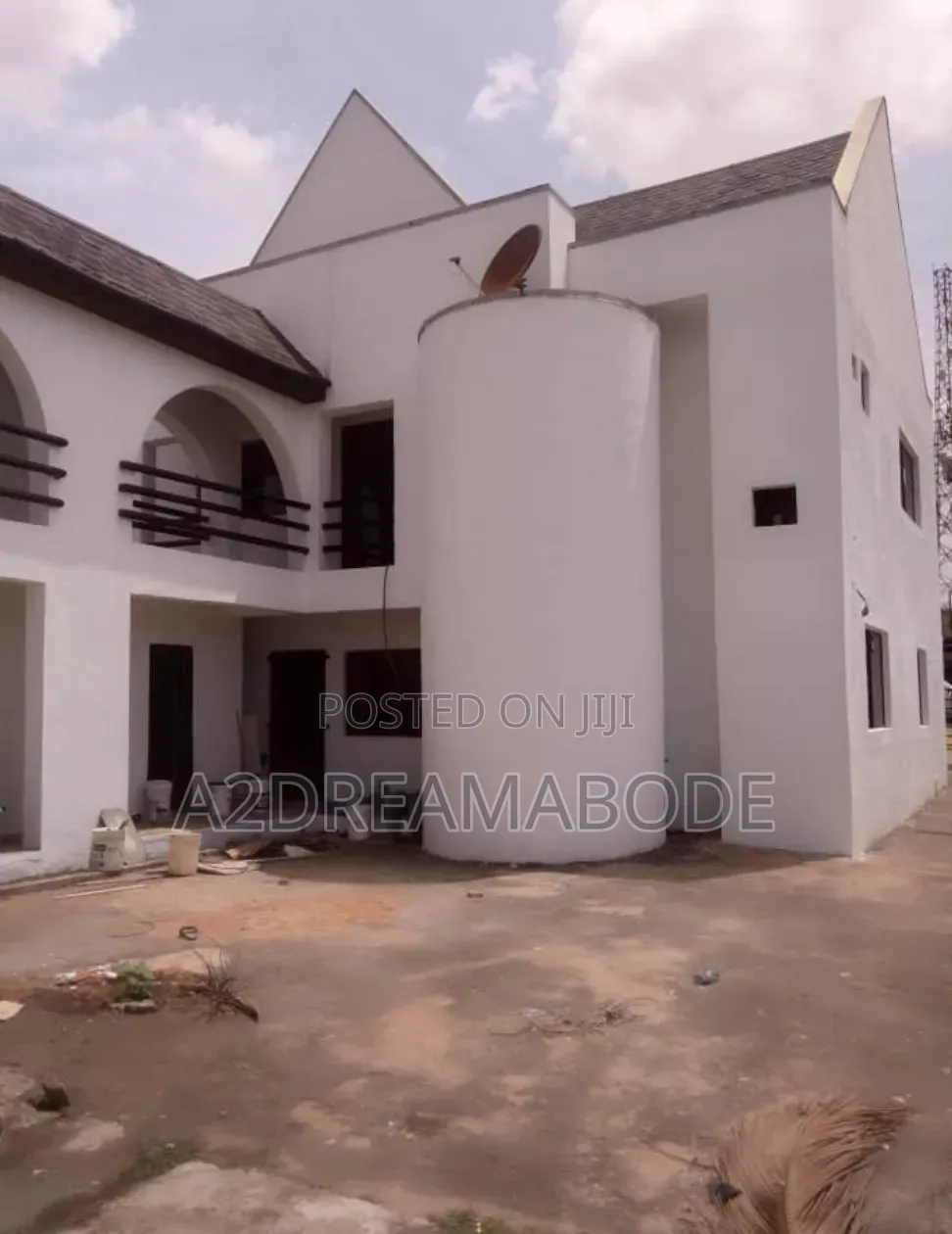 Exclusive Commercial Property in Ikorodu Road / Ilupeju