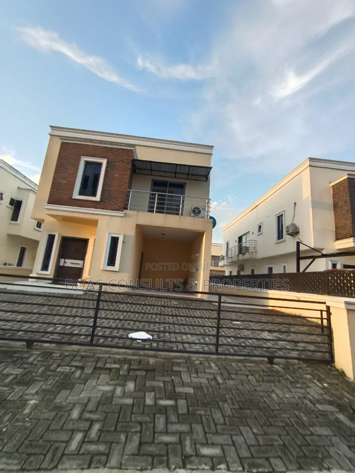 5bdrm Duplex in Chevron for rent in Chevron