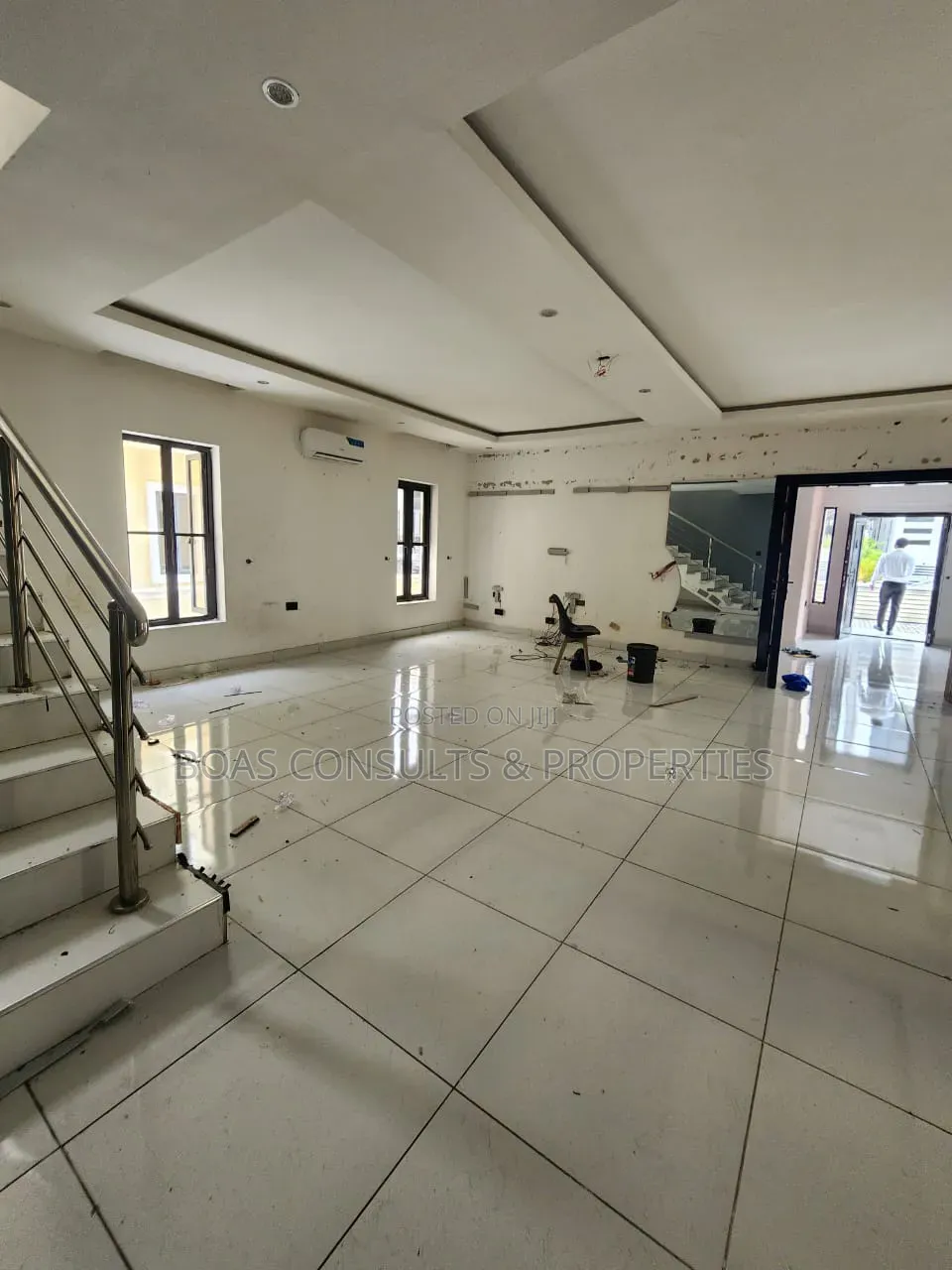 5bdrm Duplex in Chevron for rent in Chevron