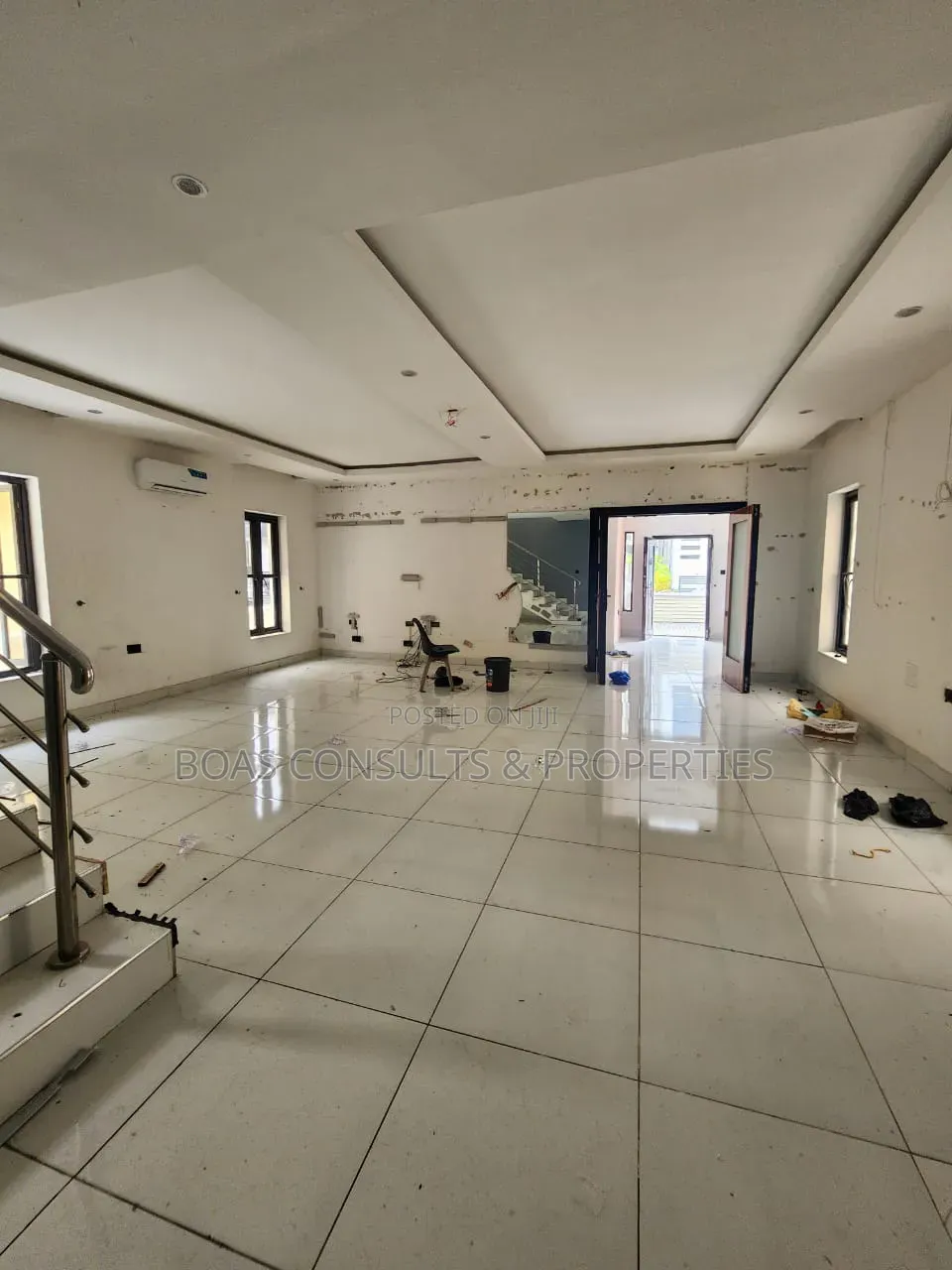 5bdrm Duplex in Chevron for rent in Chevron
