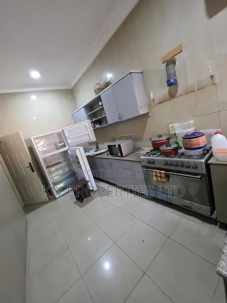 Furnished 3bdrm Bungalow in Estate Life Camp for rent in Life Camp