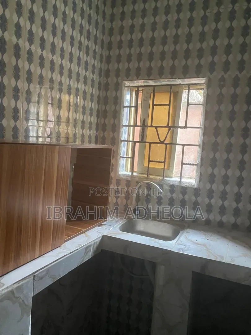 3bdrm Block of Flats in Abiola Estate, Ayobo for sale in Ayobo