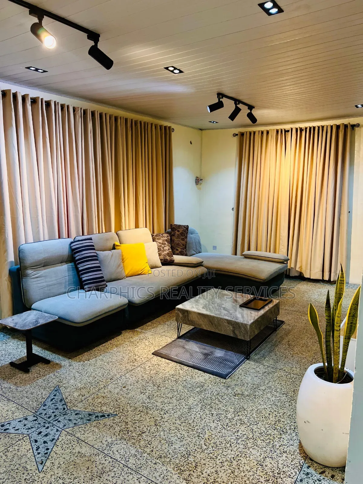 Furnished 3bdrm Apartment in Adelabu for rent in Adelabu