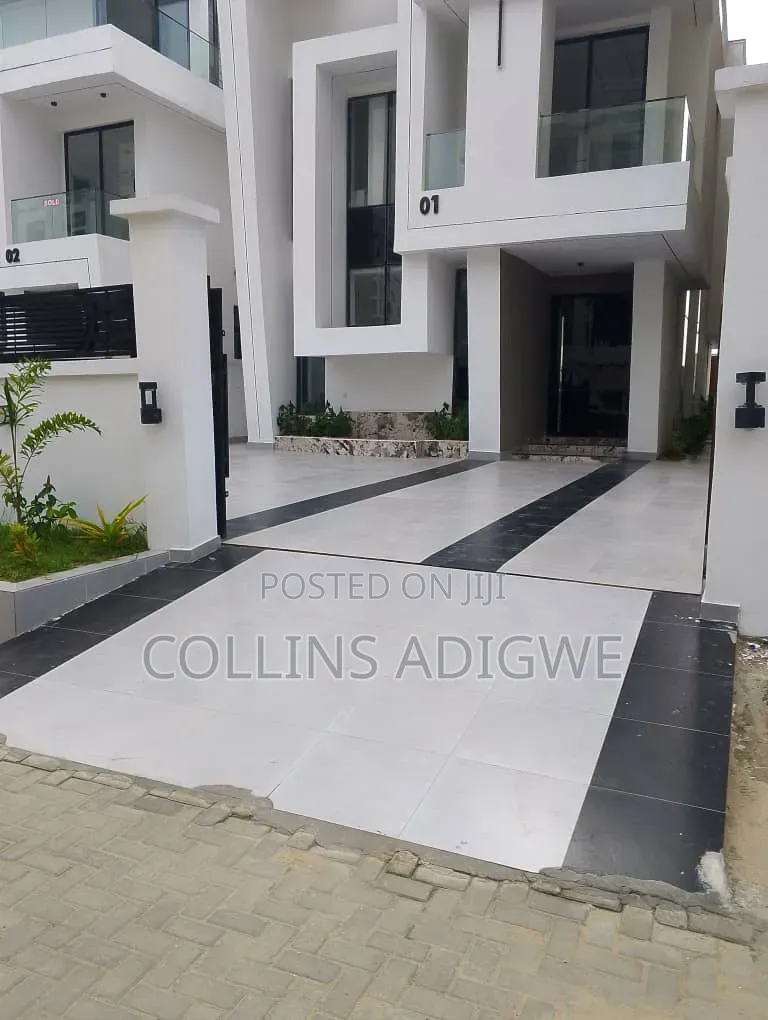 5bdrm Duplex in Lekki Phase 1 for sale in Lekki Phase 1