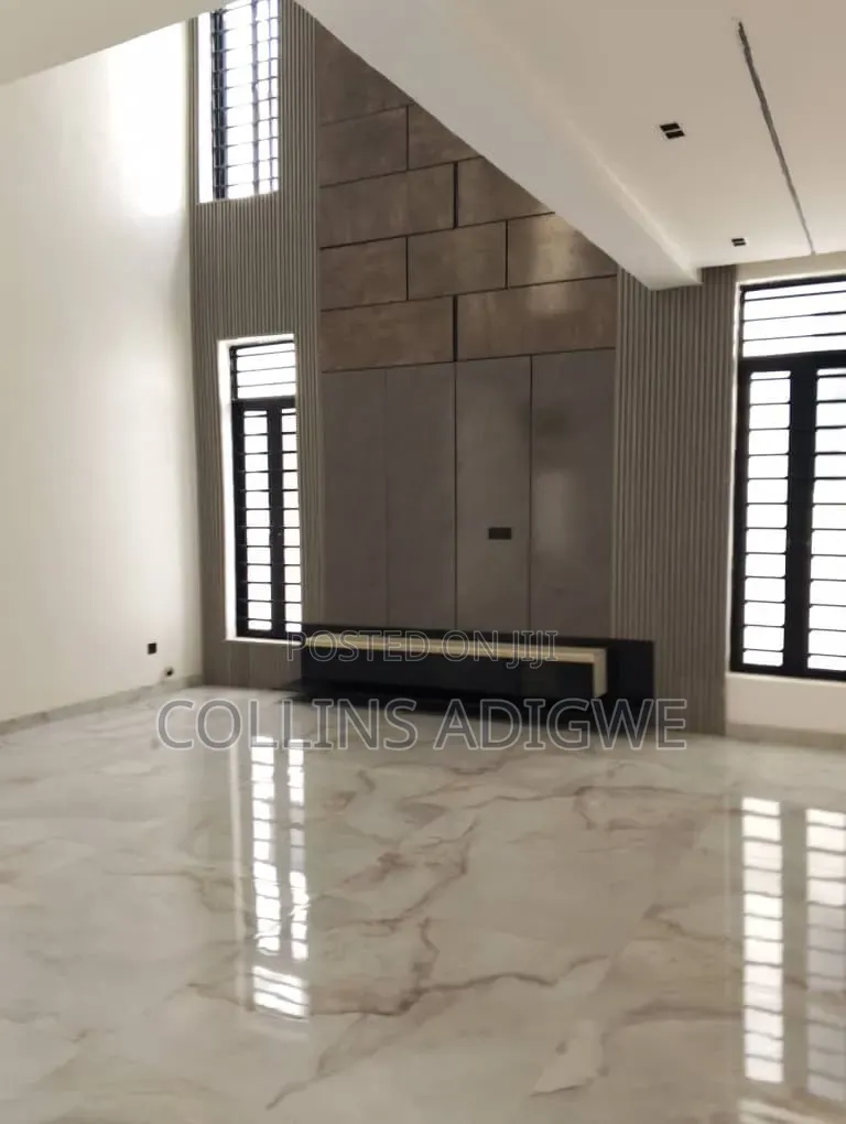 5bdrm Duplex in Lekki Phase 1 for sale in Lekki Phase 1