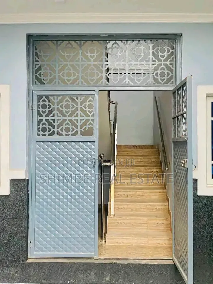 12bdrm Block of Flats in Uye Estate, Uyo for rent in Uyo