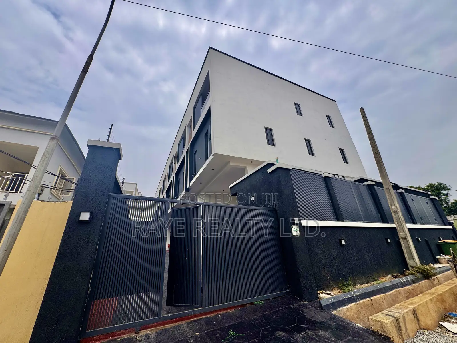 4bdrm Duplex in Onigbongbo for sale in Onigbongbo