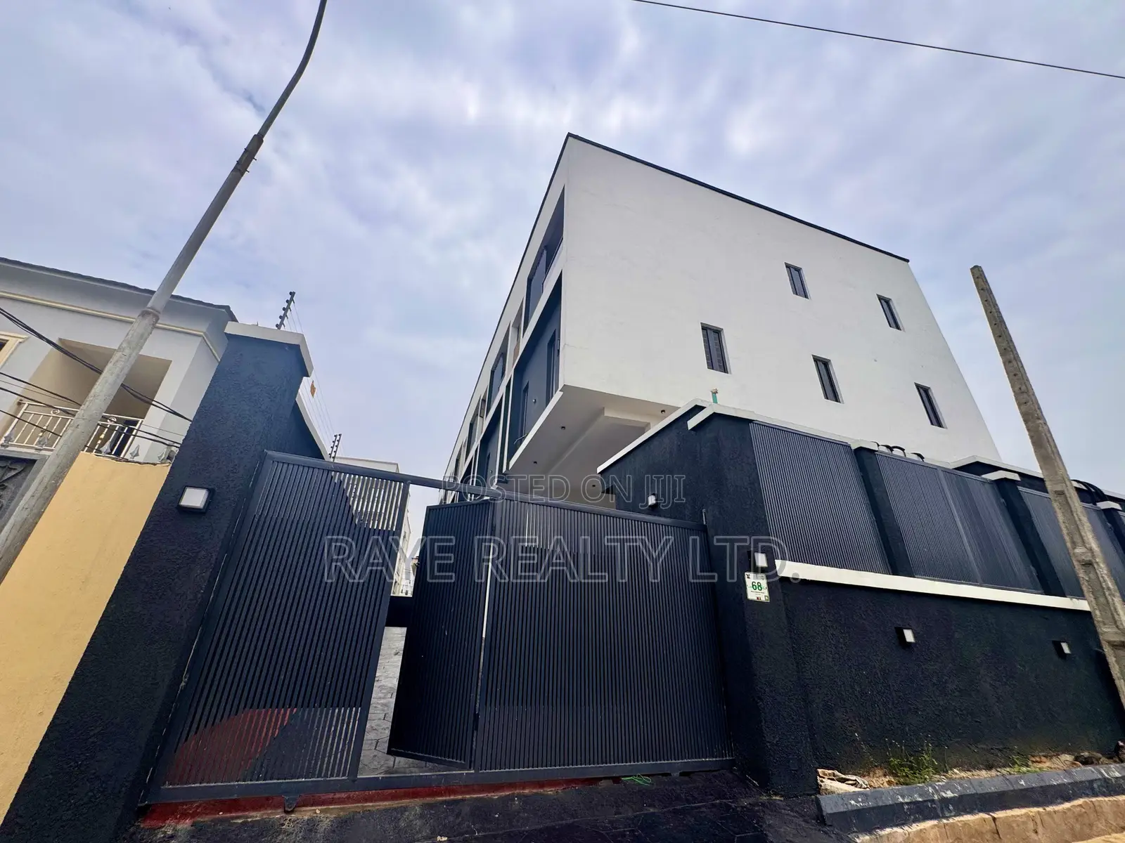 4bdrm Duplex in Onigbongbo for sale in Onigbongbo