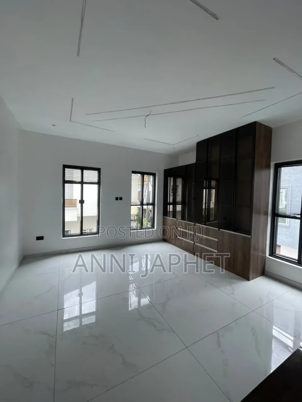 5bdrm Townhouse/Terrace in Osapa London for sale in Osapa london