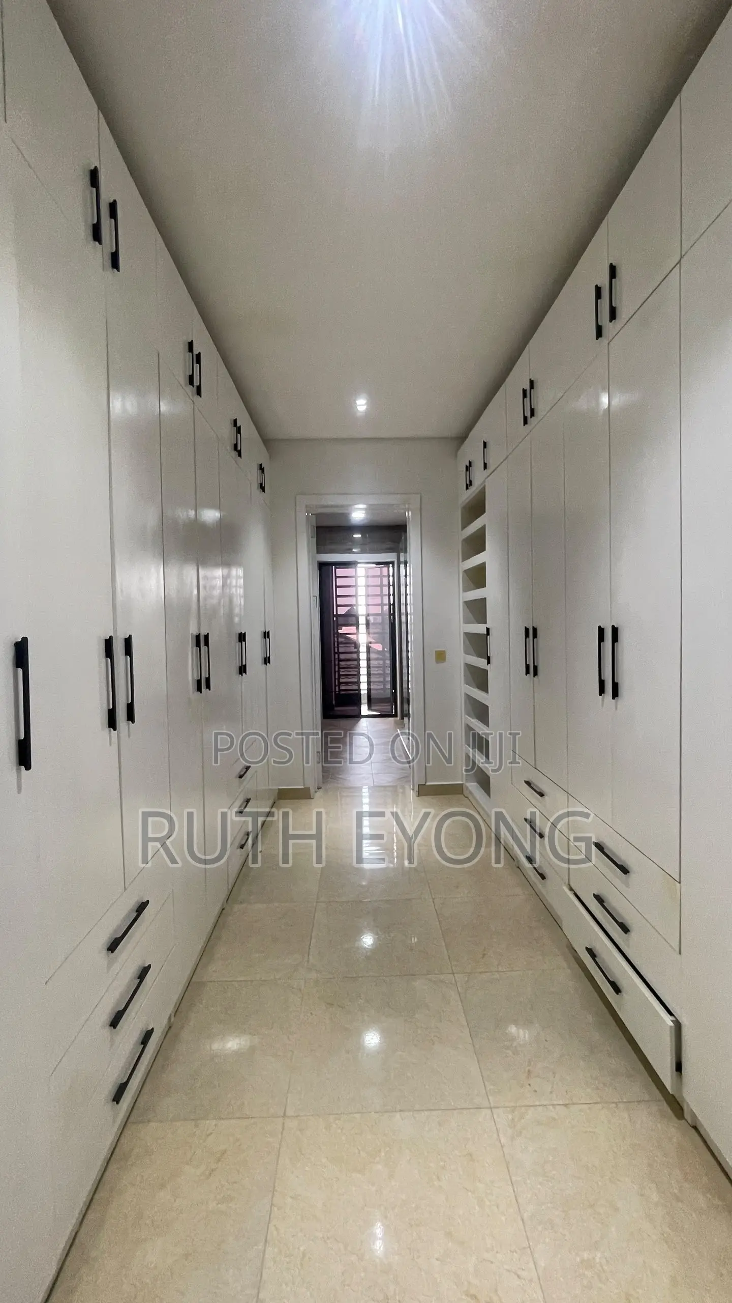 Furnished 4bdrm Duplex in Agungi for rent in Agungi