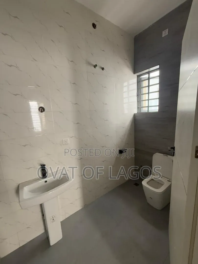 5bdrm Duplex in Lekki Phase 1 for sale in Lekki Phase 1