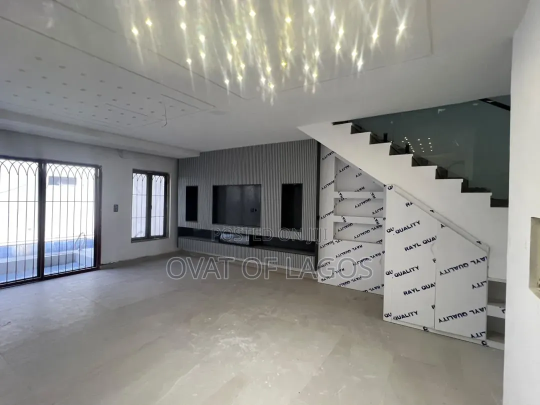 4bdrm Duplex in Lekki Expressway for sale in Lekki Expressway