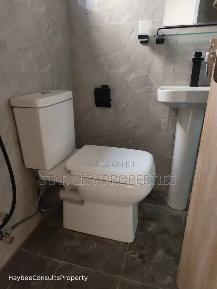 4bdrm Townhouse/Terrace in Unsho Street Off for sale in Sabo / Yaba