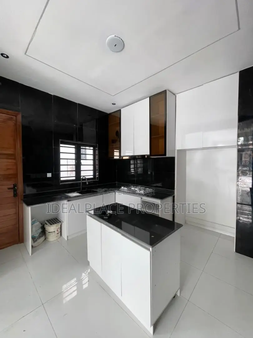 4bdrm Duplex in Ikota for sale in Ikota