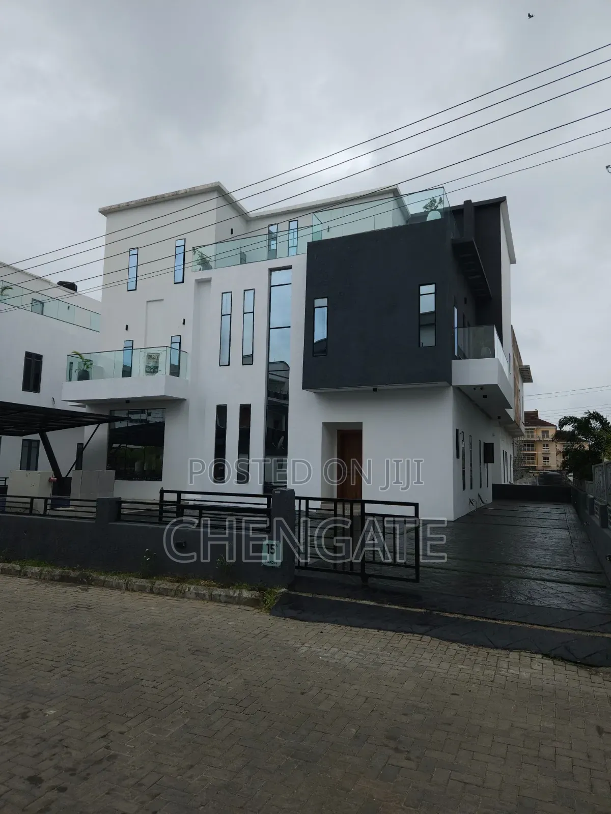 Furnished 5bdrm Duplex in Jakande for sale in Jakande