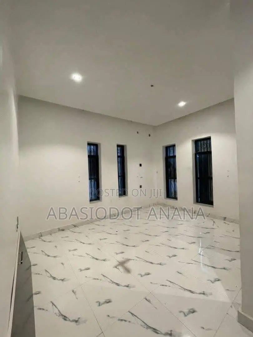 3bdrm Duplex in Shelter Afrique, Uyo for sale in Uyo