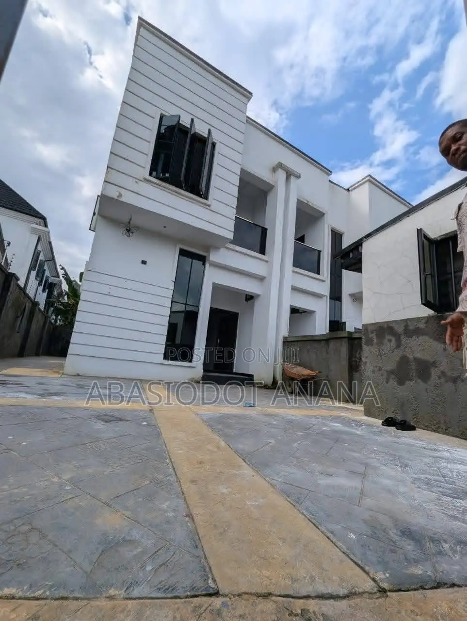 3bdrm Duplex in Shelter Afrique, Uyo for sale in Uyo
