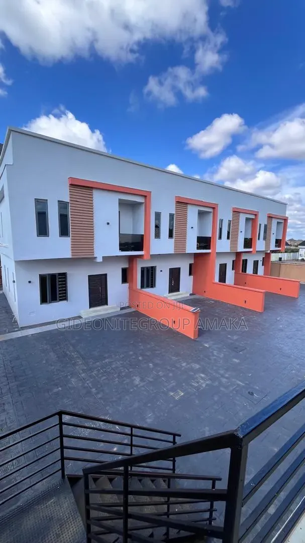 14bdrm Duplex in Okhuoromi Gra, Benin City for sale in Benin City
