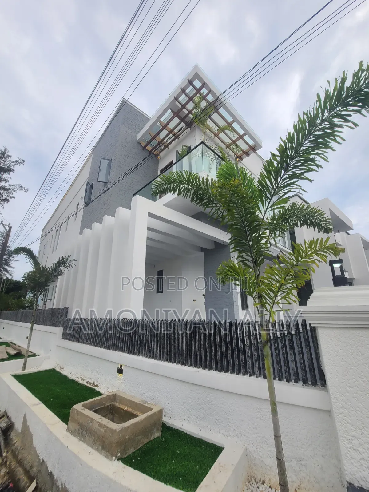 5bdrm Duplex in Megamond Estate, Off Lekki-Epe Expressway for sale in Off Lekki-Epe Expressway
